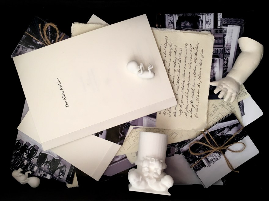 1-SIMONA-Alien Archive box